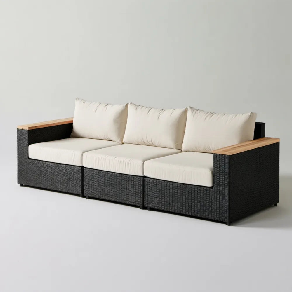 3-osobowa sofa ogrodowa z technorattanu PE z drewnianymi podłokietnikami, Czarna/Kremowa/Naturalna, 210 x 75 x 65 cm